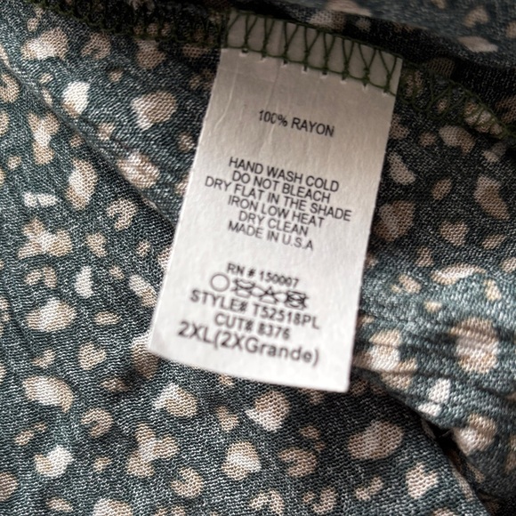 Dark Green Leopard 🐆 Women's Top - Picture 7 of 8